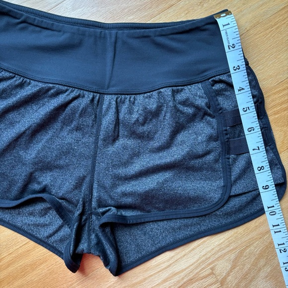 Lululemon black shorts - Picture 4 of 6